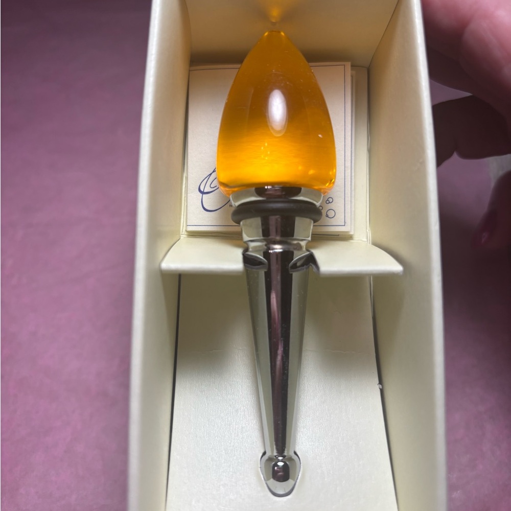 Amber Glass and Silver Wine Bottle Stopper - Elegant Kitchen Accessory